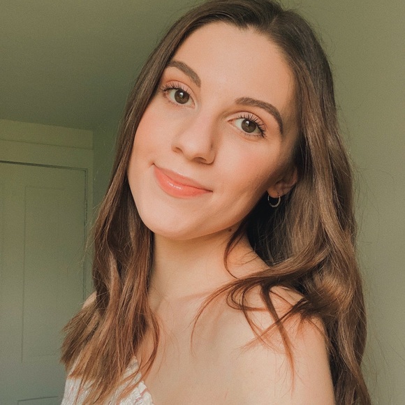 Meet your Posher, Aubrey - Picture 1 of 2